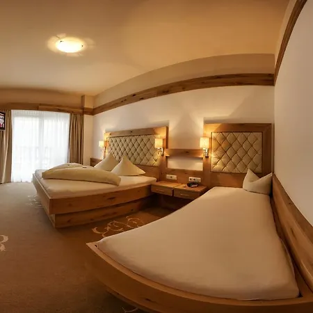 Habicht Hotel 3*
